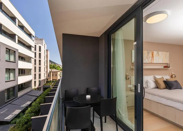 Sunny Lol Port Apartments In The City Centre