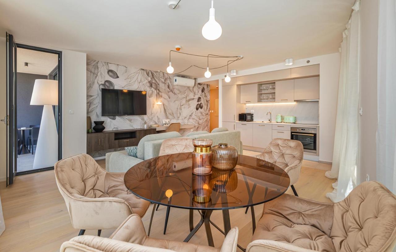Sunny Lol Port In The Centre Apartment *