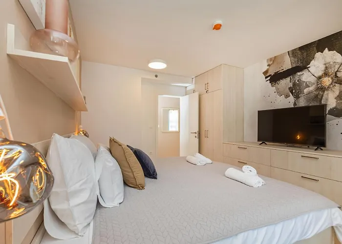 Sunny Lol Port Apartments In The City Centre